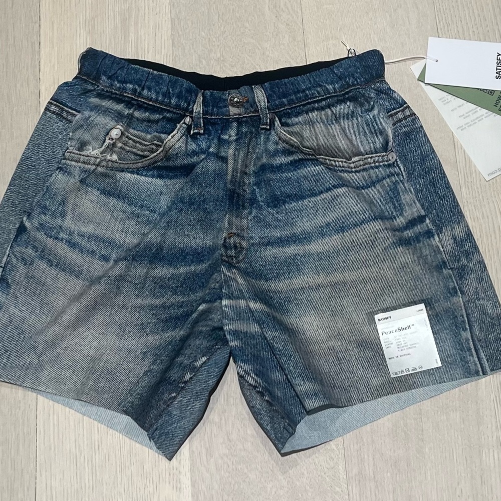 MENS SATISFY BRAND ATHLETIC SHORTS- Size Medium